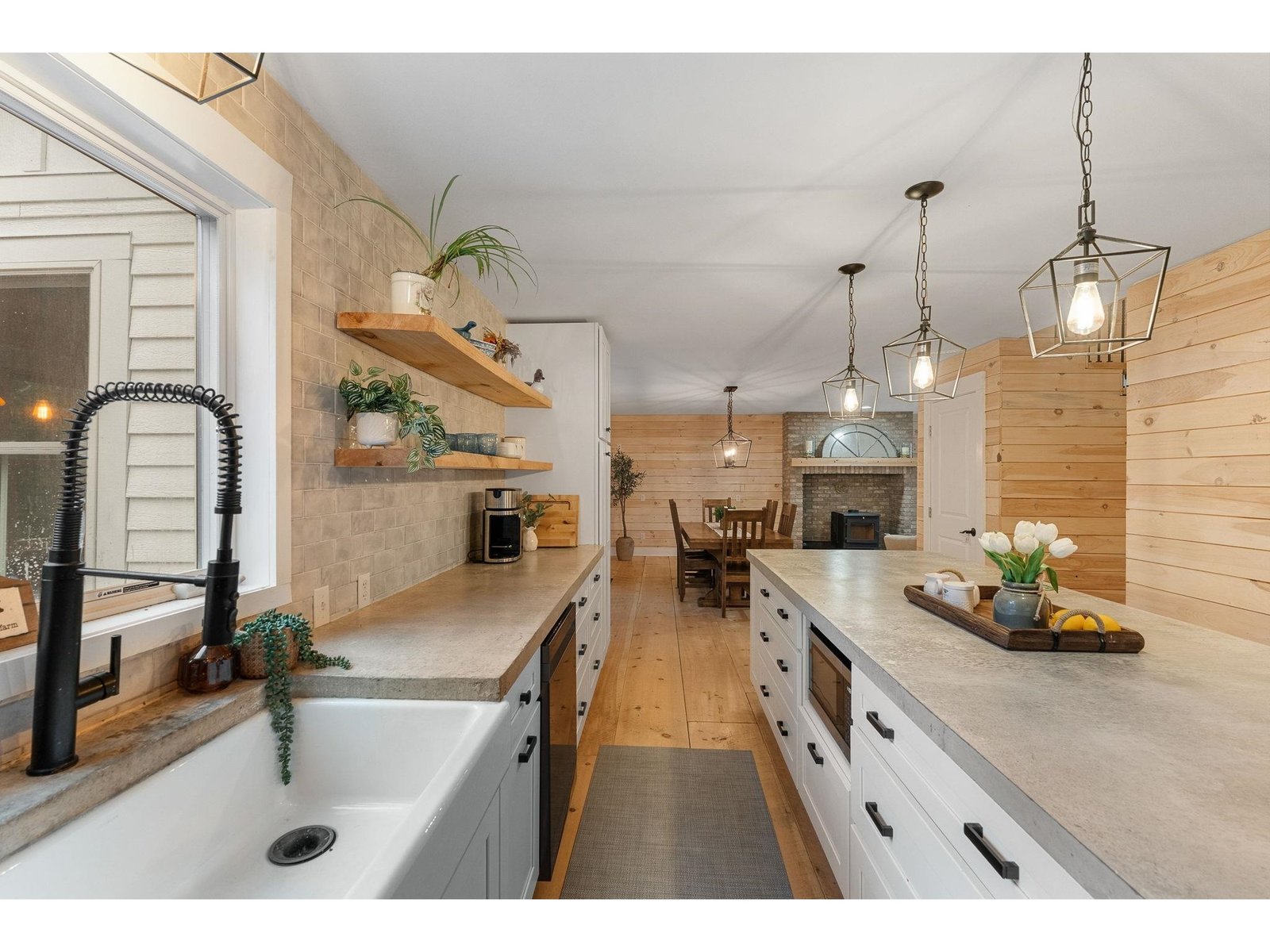 163 E Countryside Road