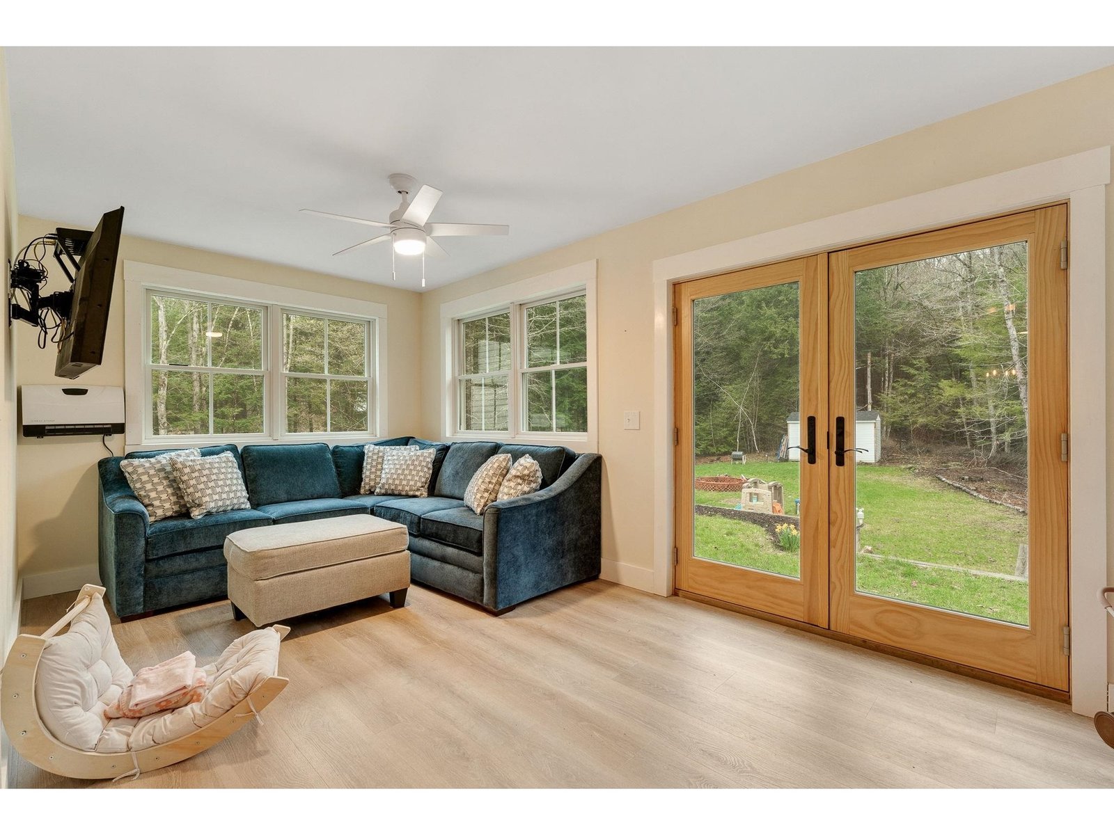 163 E Countryside Road