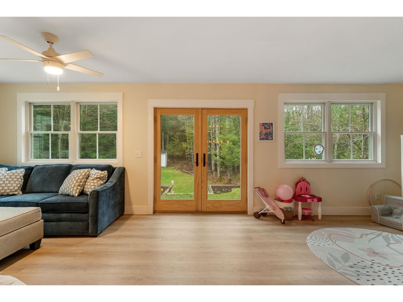 163 E Countryside Road