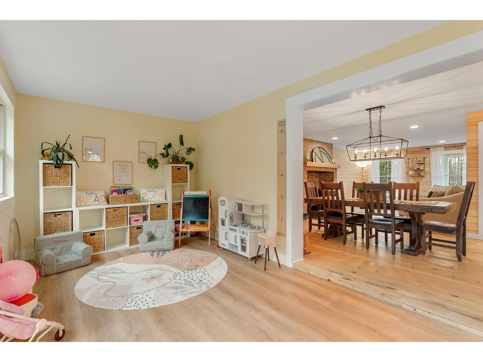 163 E Countryside Road