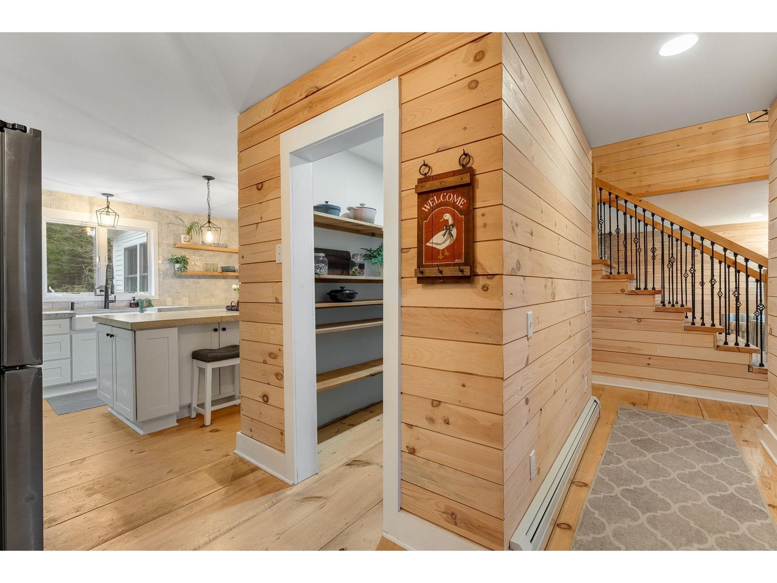163 E Countryside Road