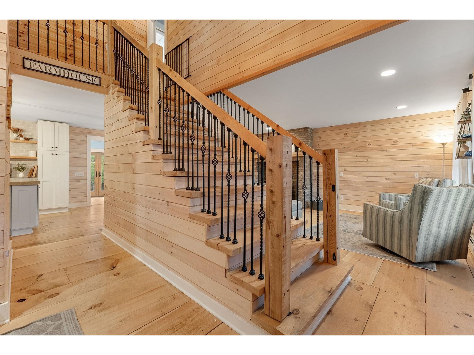 163 E Countryside Road