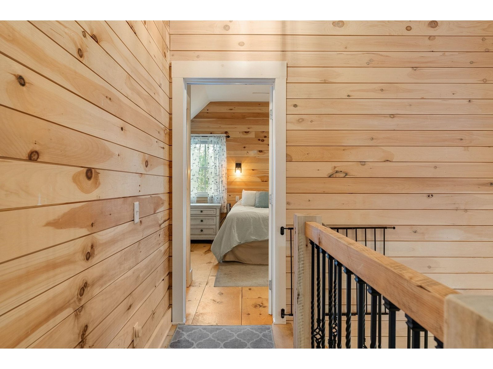 163 E Countryside Road