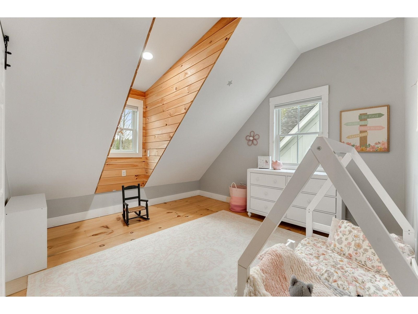 163 E Countryside Road