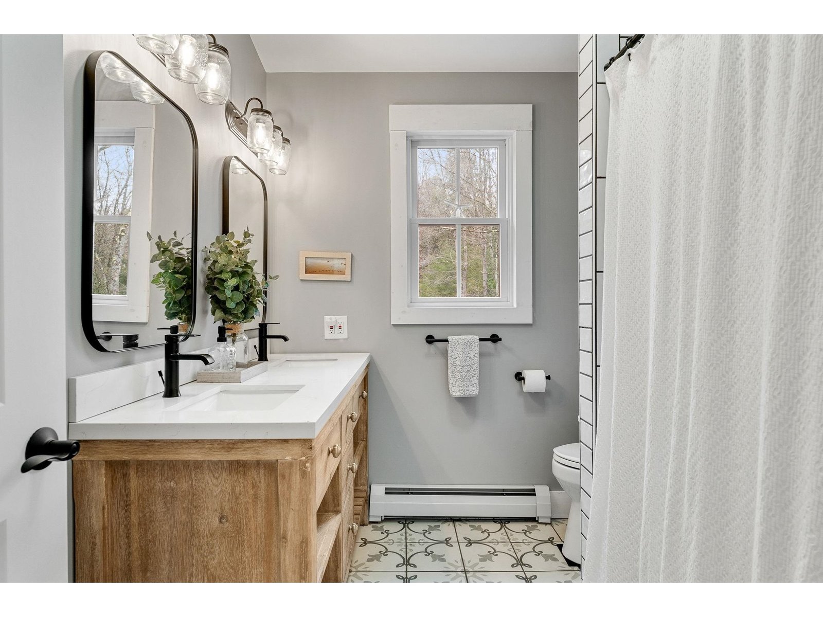 163 E Countryside Road