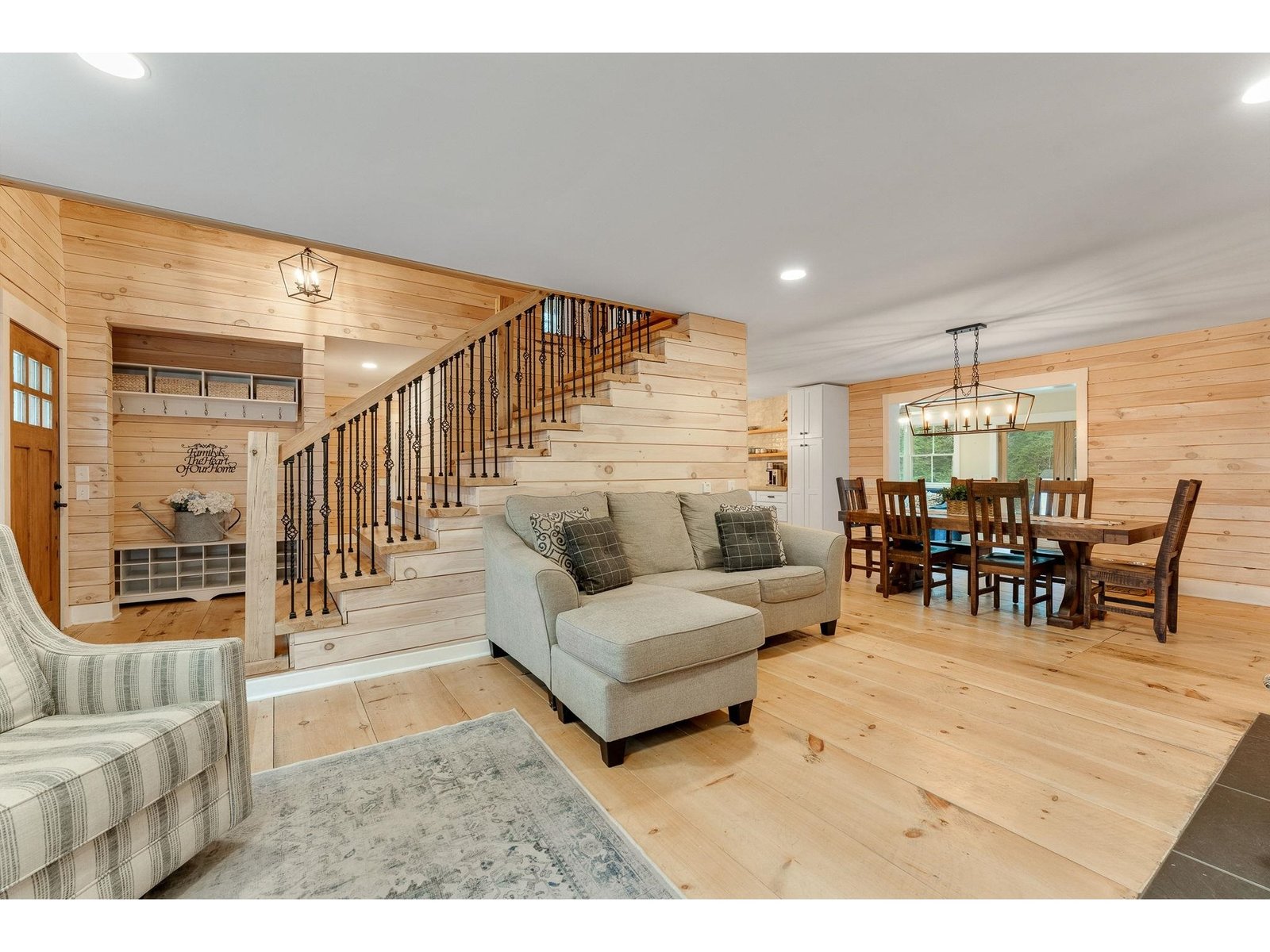 163 E Countryside Road