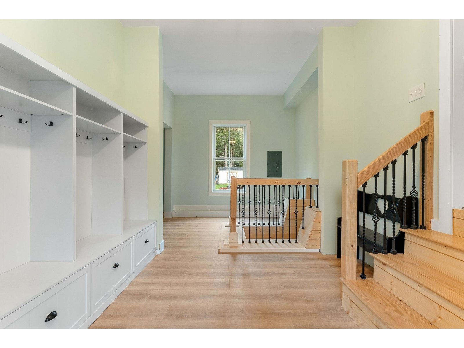 163 E Countryside Road