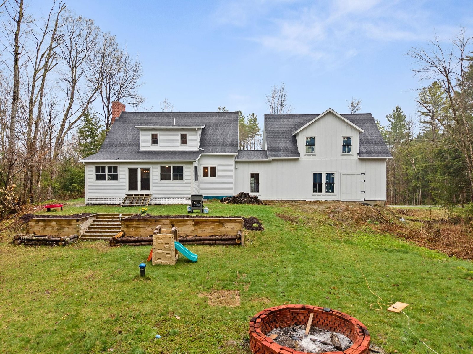 163 E Countryside Road