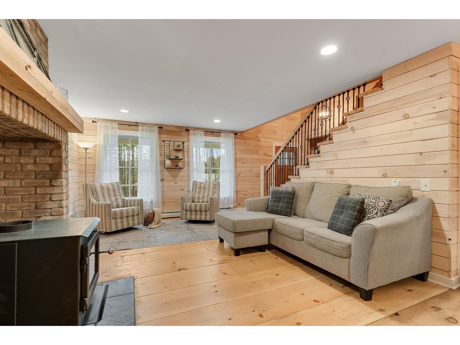 163 E Countryside Road