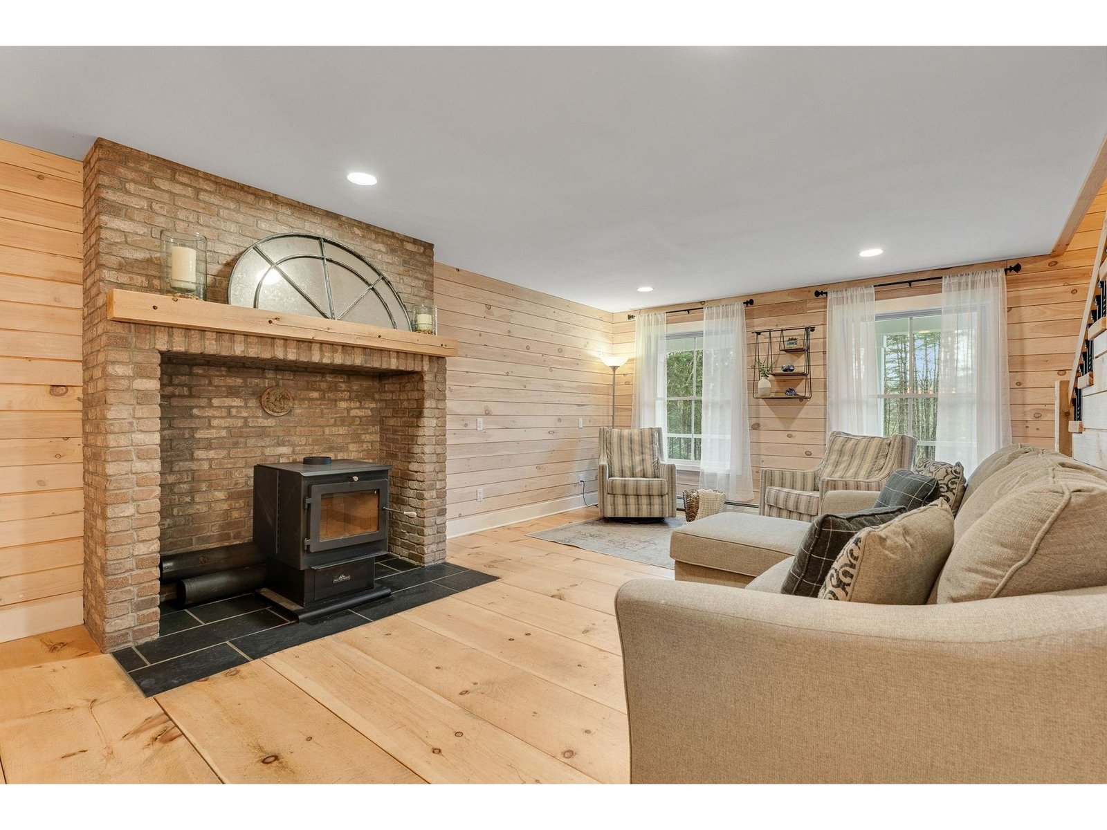 163 E Countryside Road