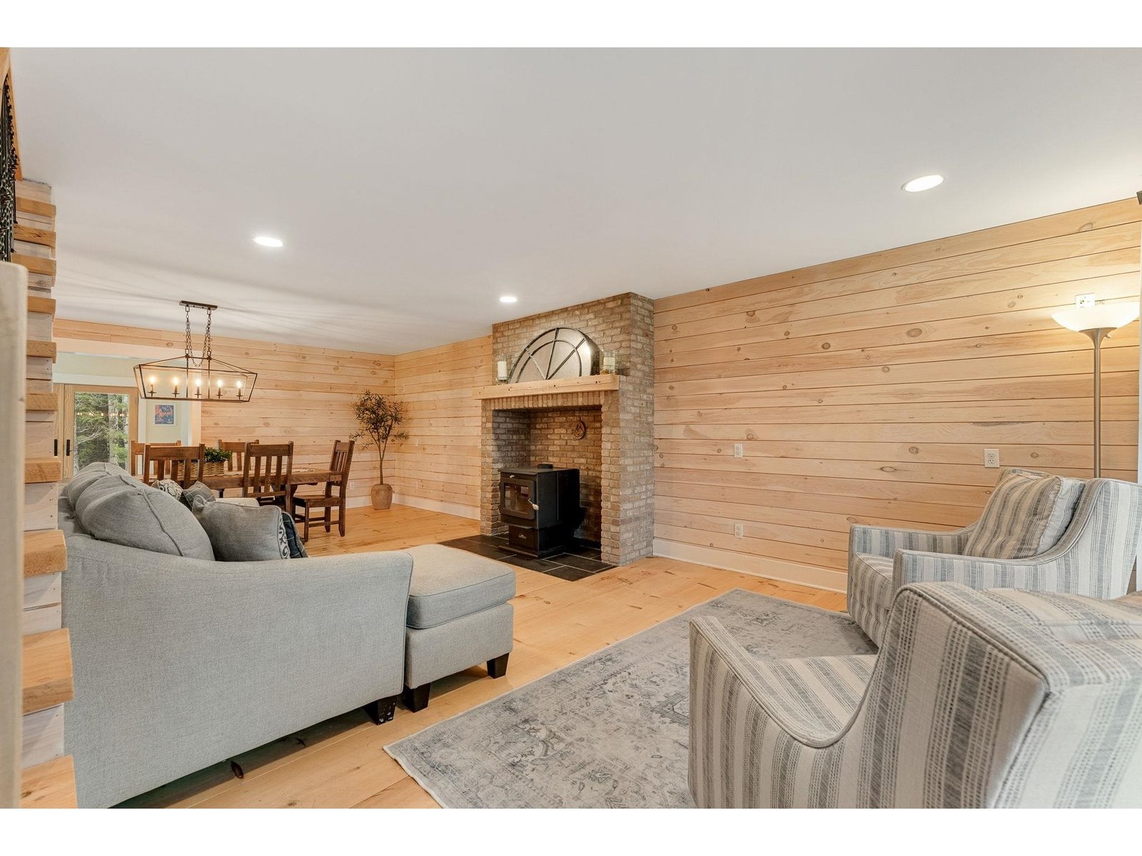 163 E Countryside Road