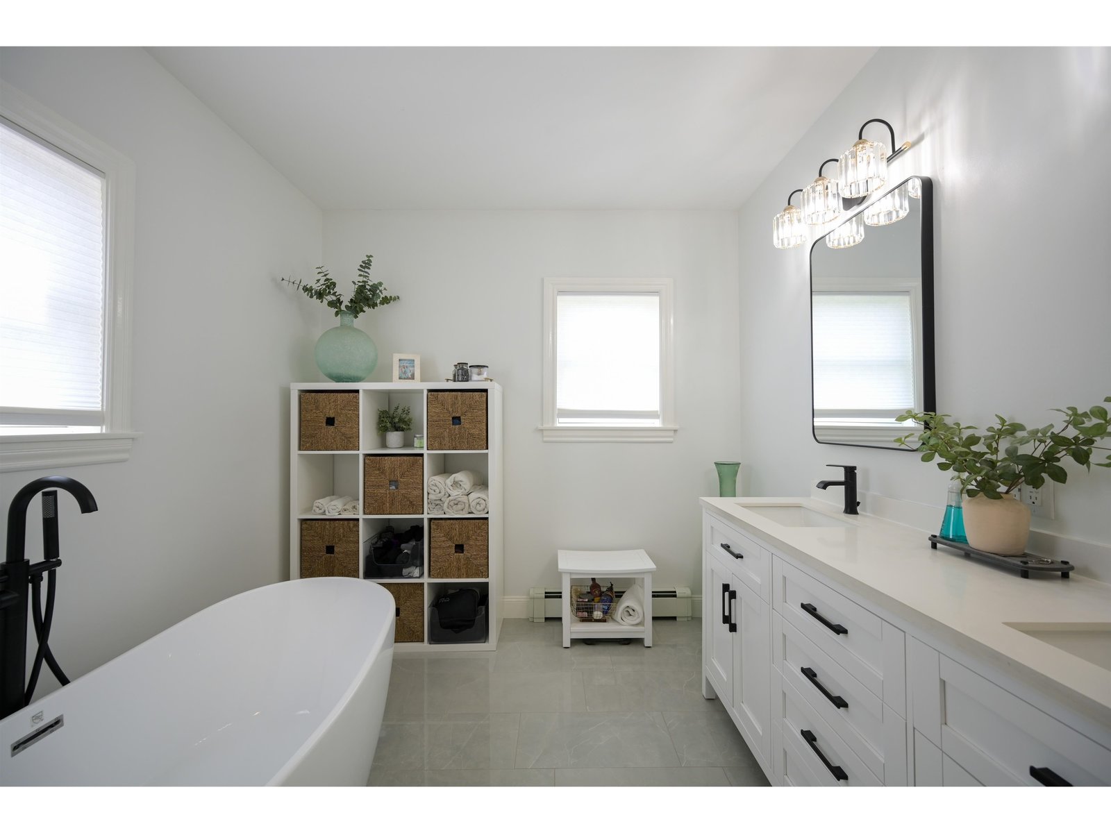 Primary bedroom en suite