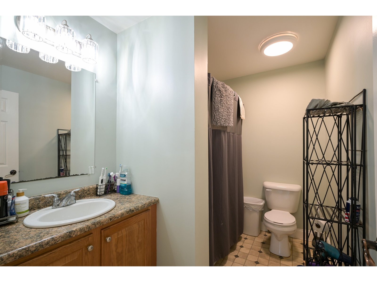 Second floor full bathroom