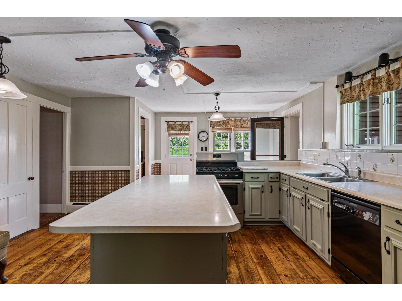 1632 Bradley Road