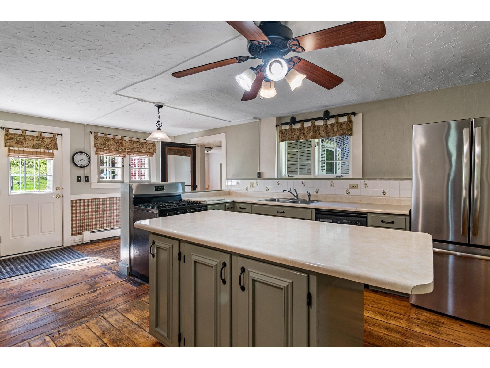 1632 Bradley Road