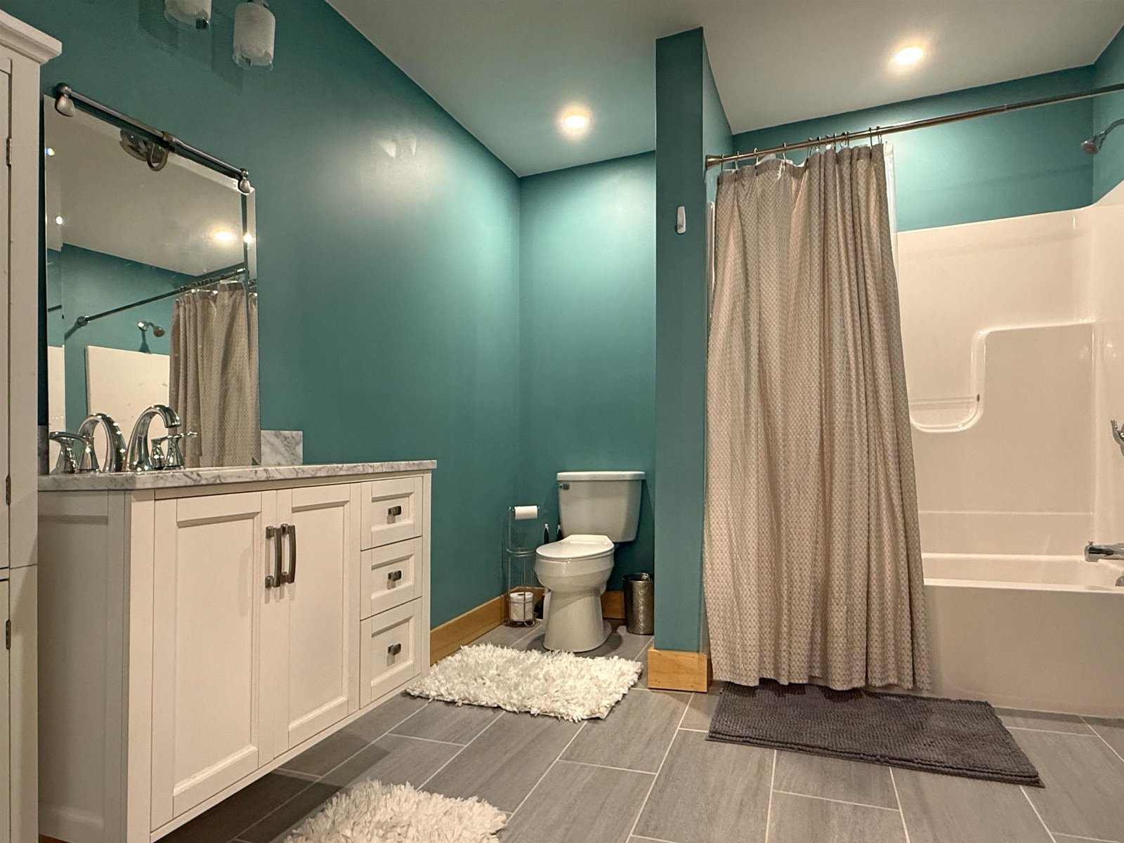 Full Guest Bath
