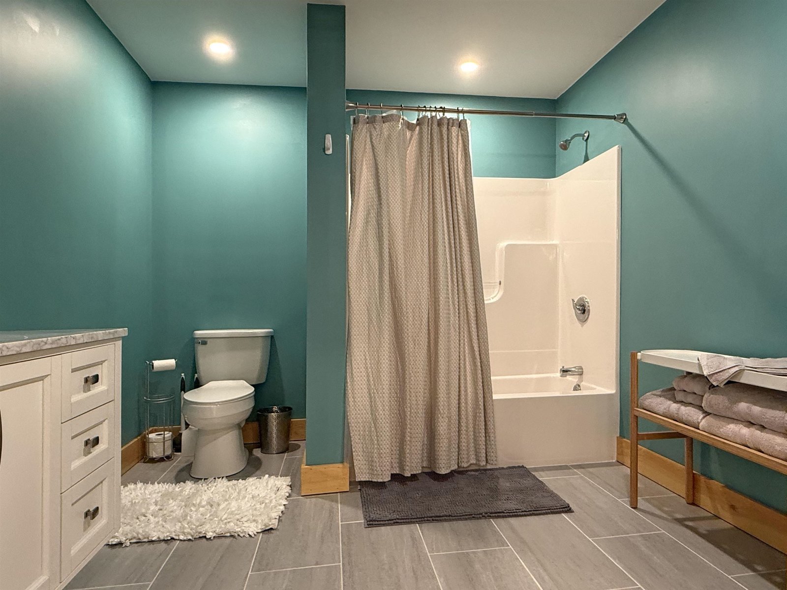 Full Guest Bath