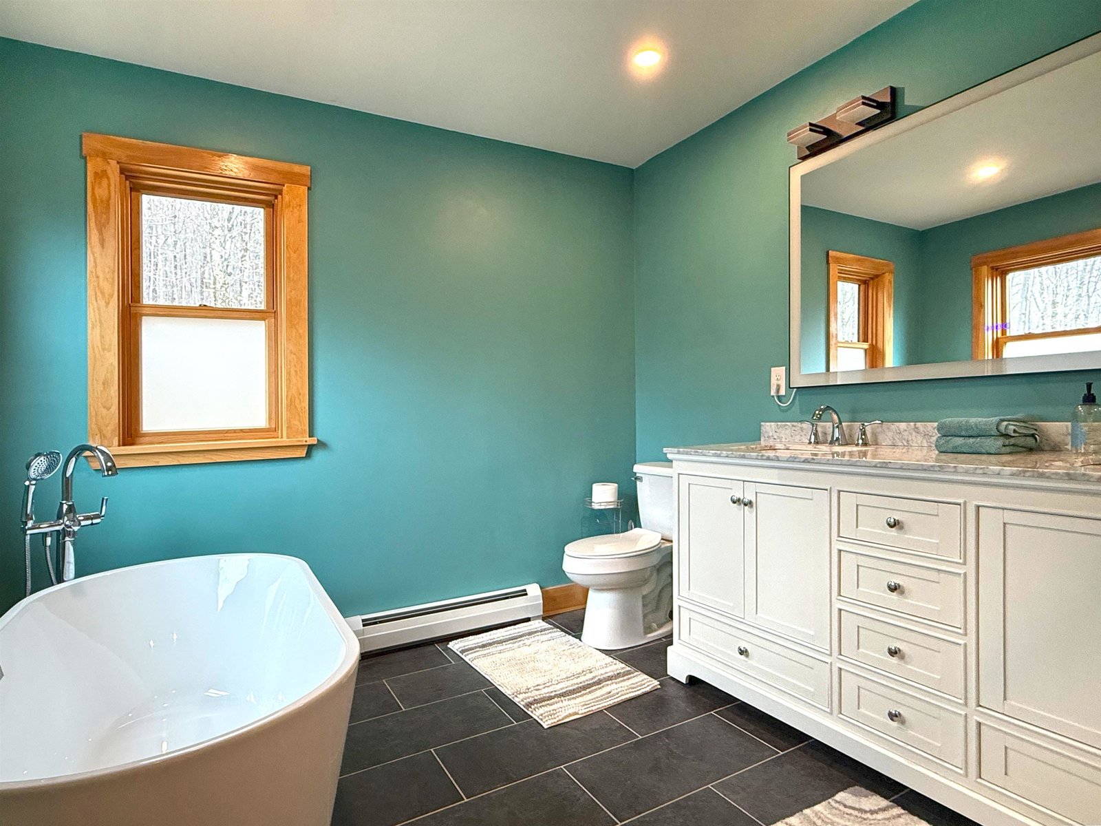 Primary en-suite bath
