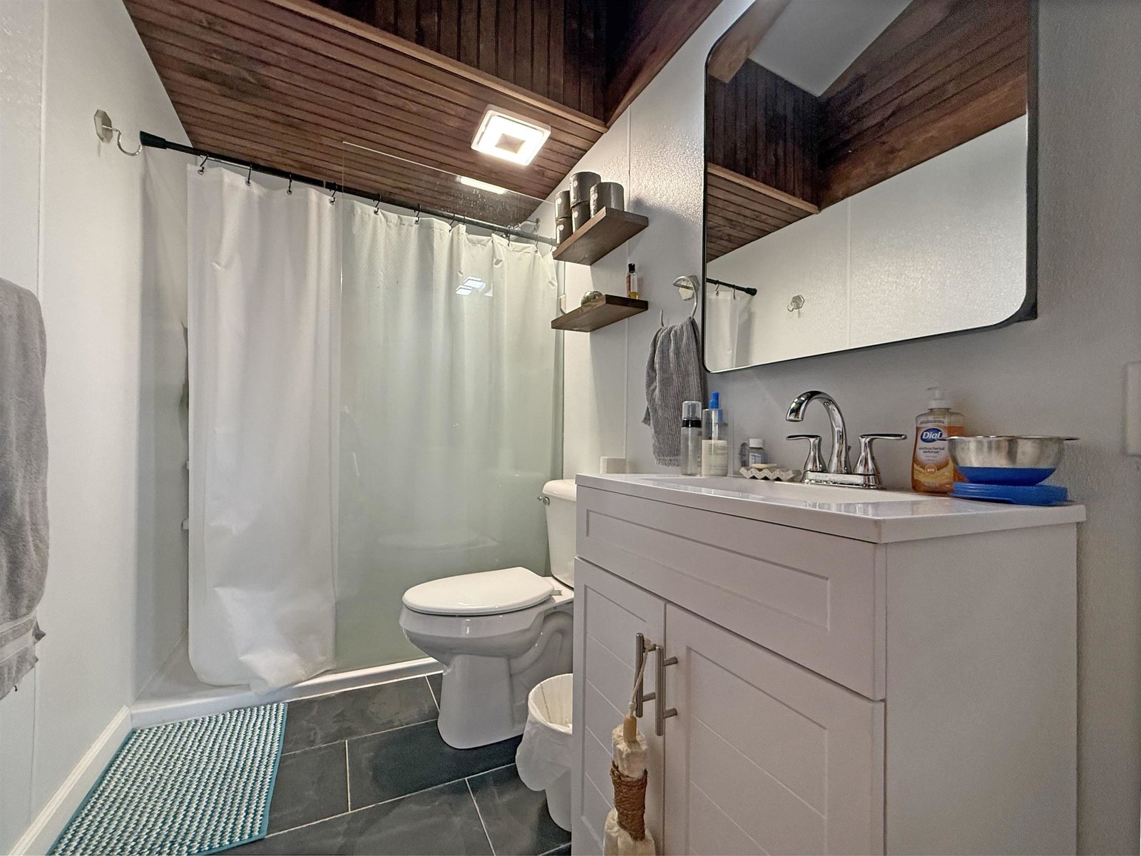 Chalet - 3/4 Bath