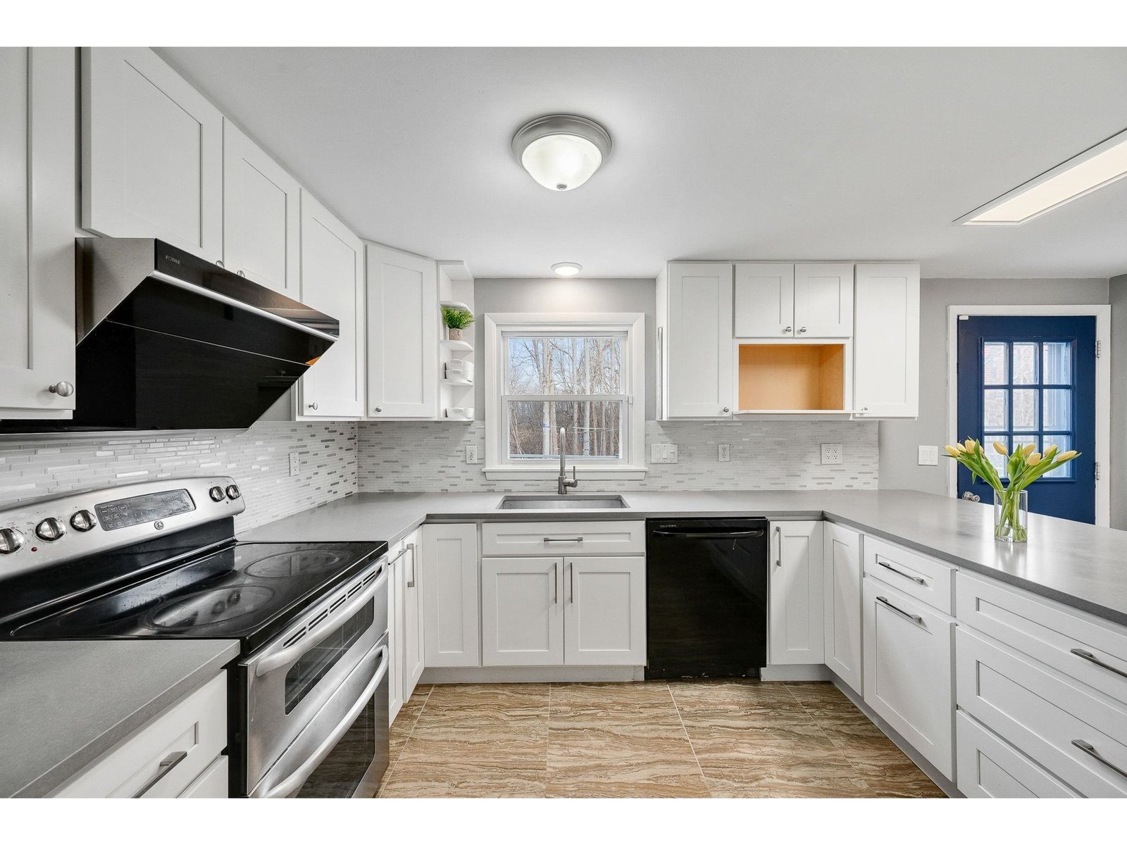 166 Lakeview Drive