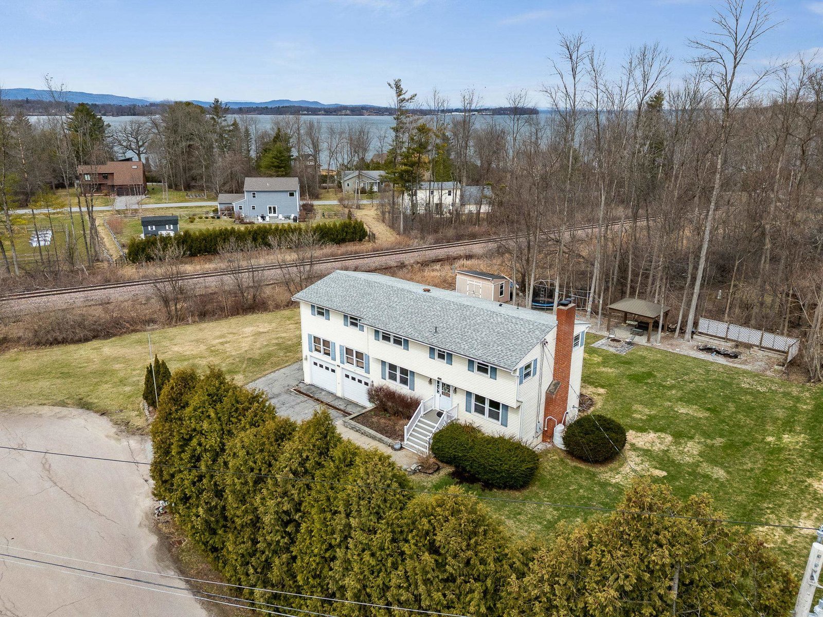 166 Lakeview Drive