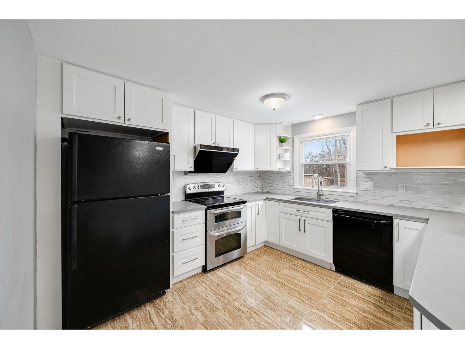 166 Lakeview Drive