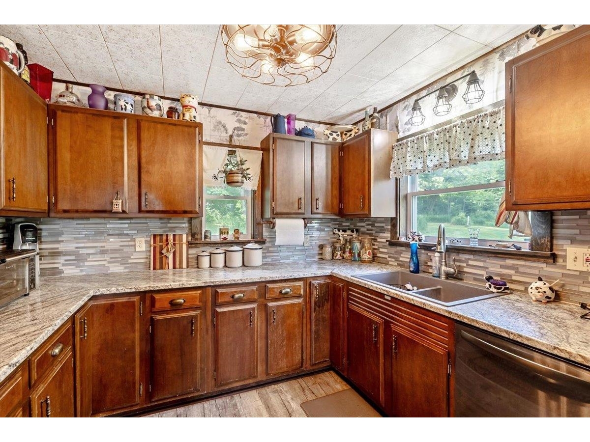 1679 Sampsonville Road