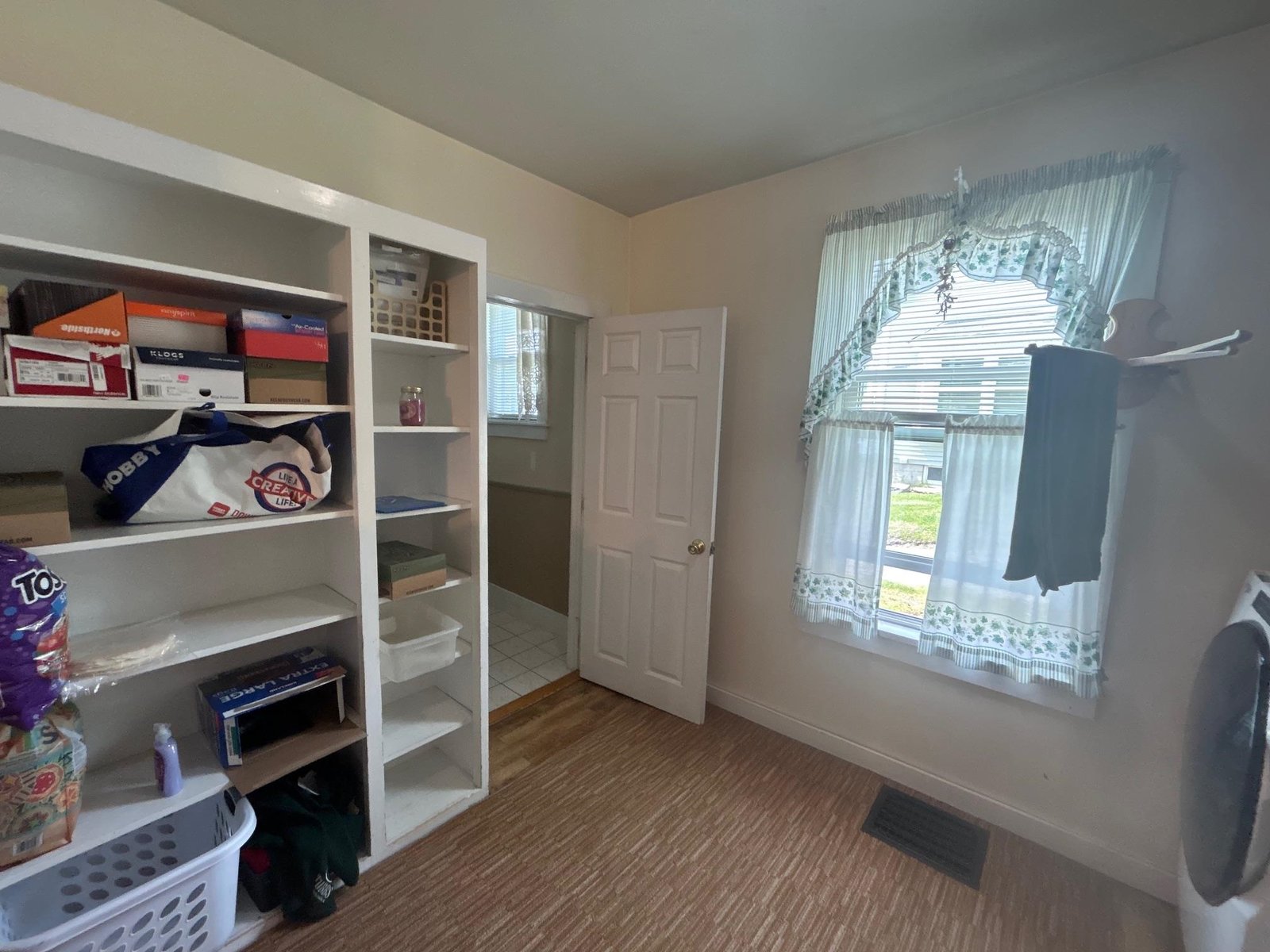 Pantry/ laundry room