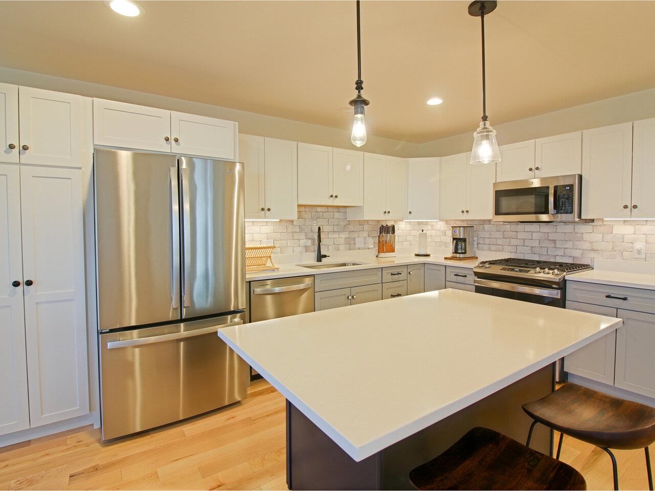 Quartz Kitchen Counters