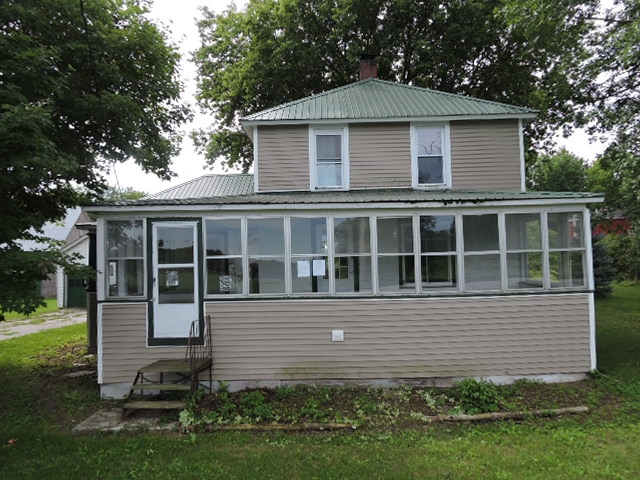 17 Greenwoods Road