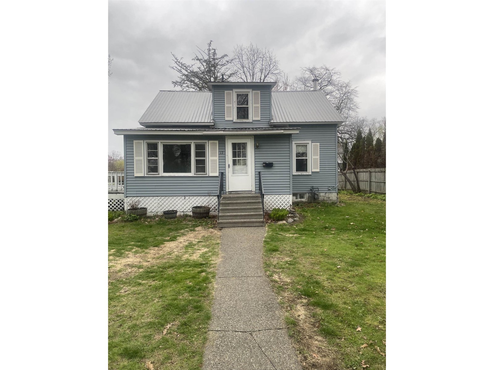 17 Iroquois Avenue