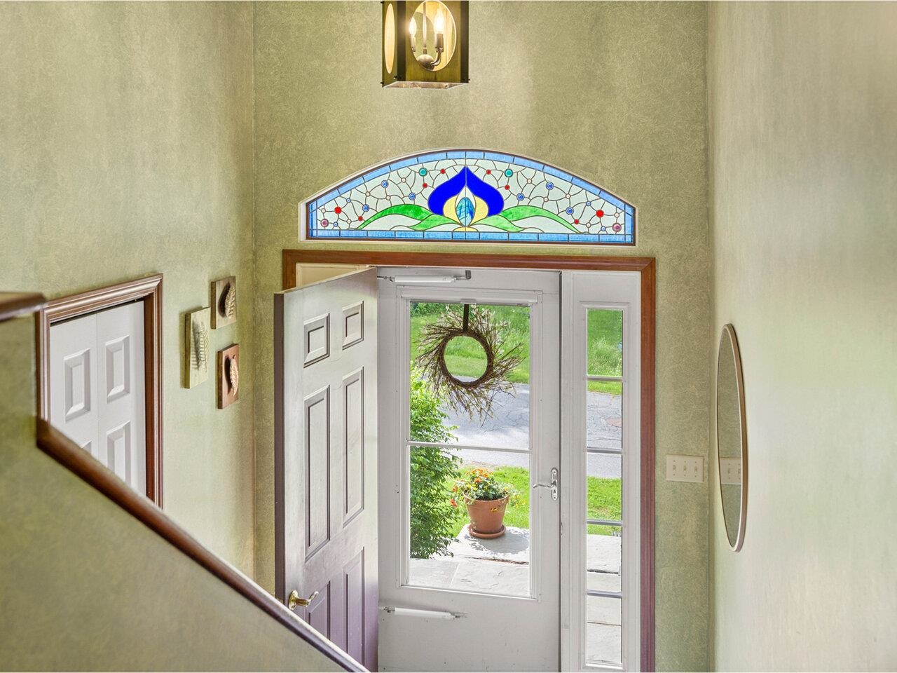 Front foyer to 1st level