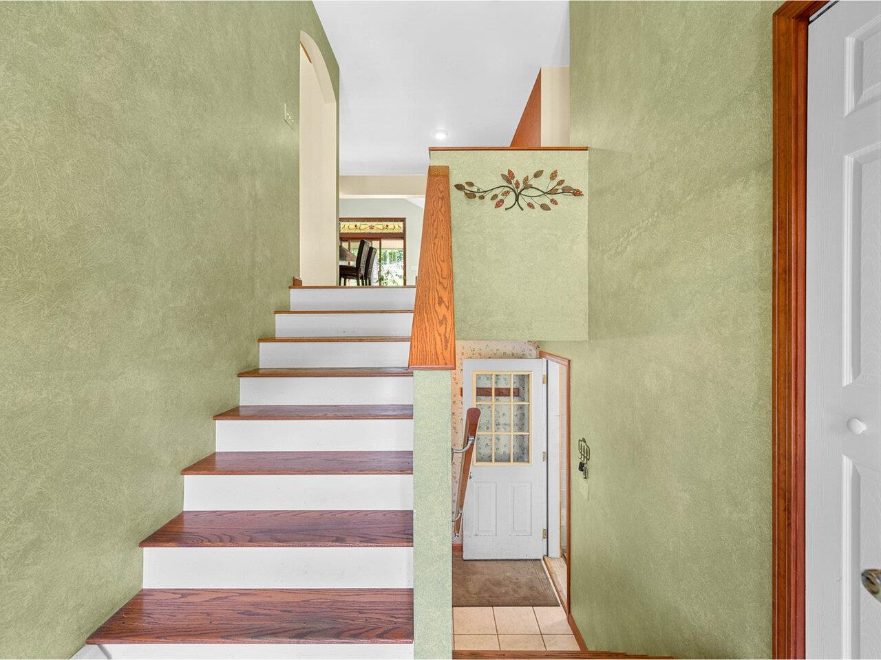 Foyer to lower/1st floor