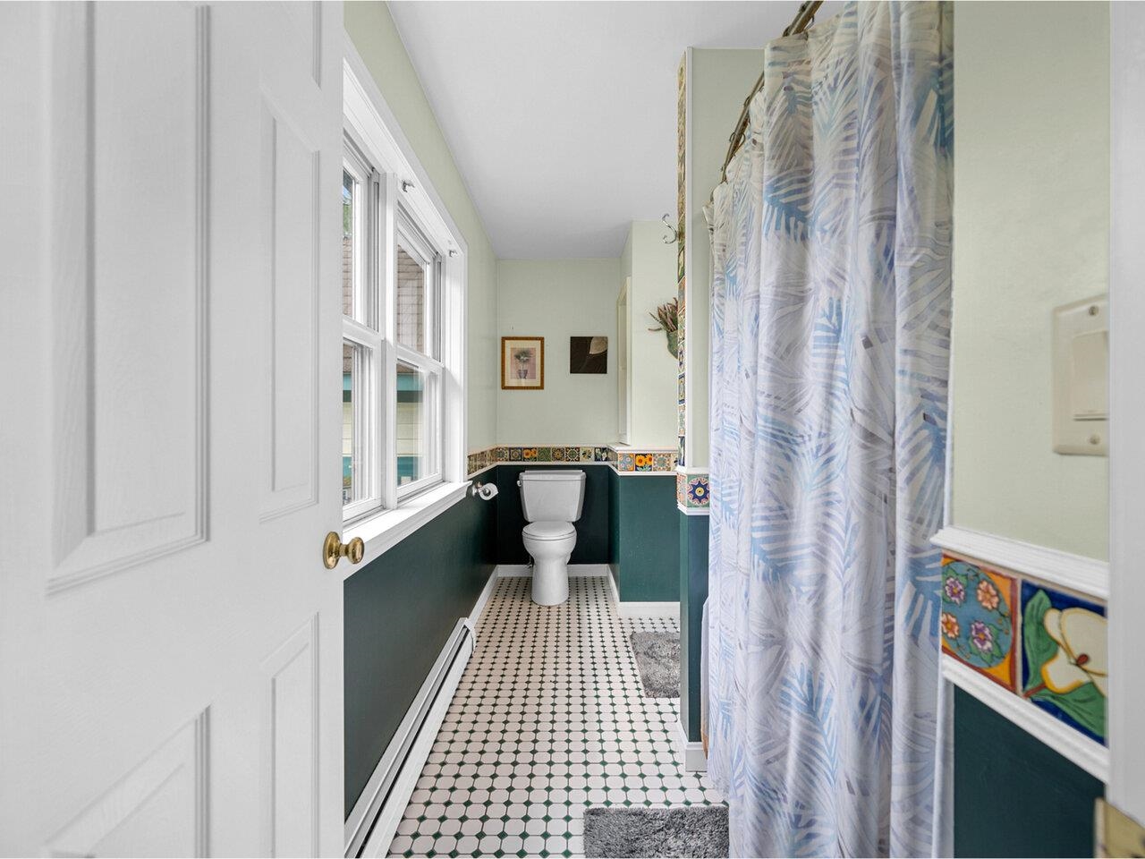 Primary en suite 3/4 bath