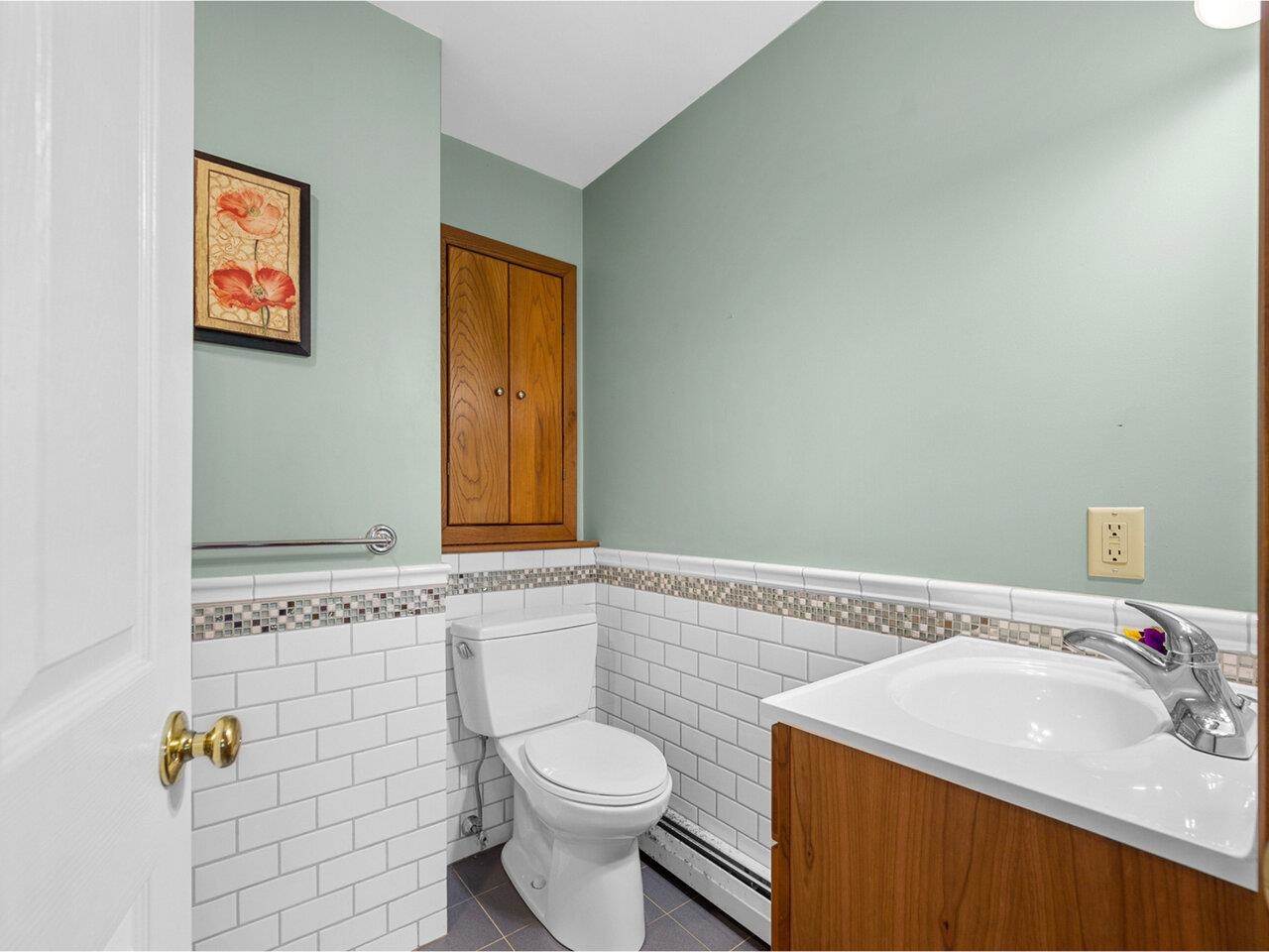 1st level full bath