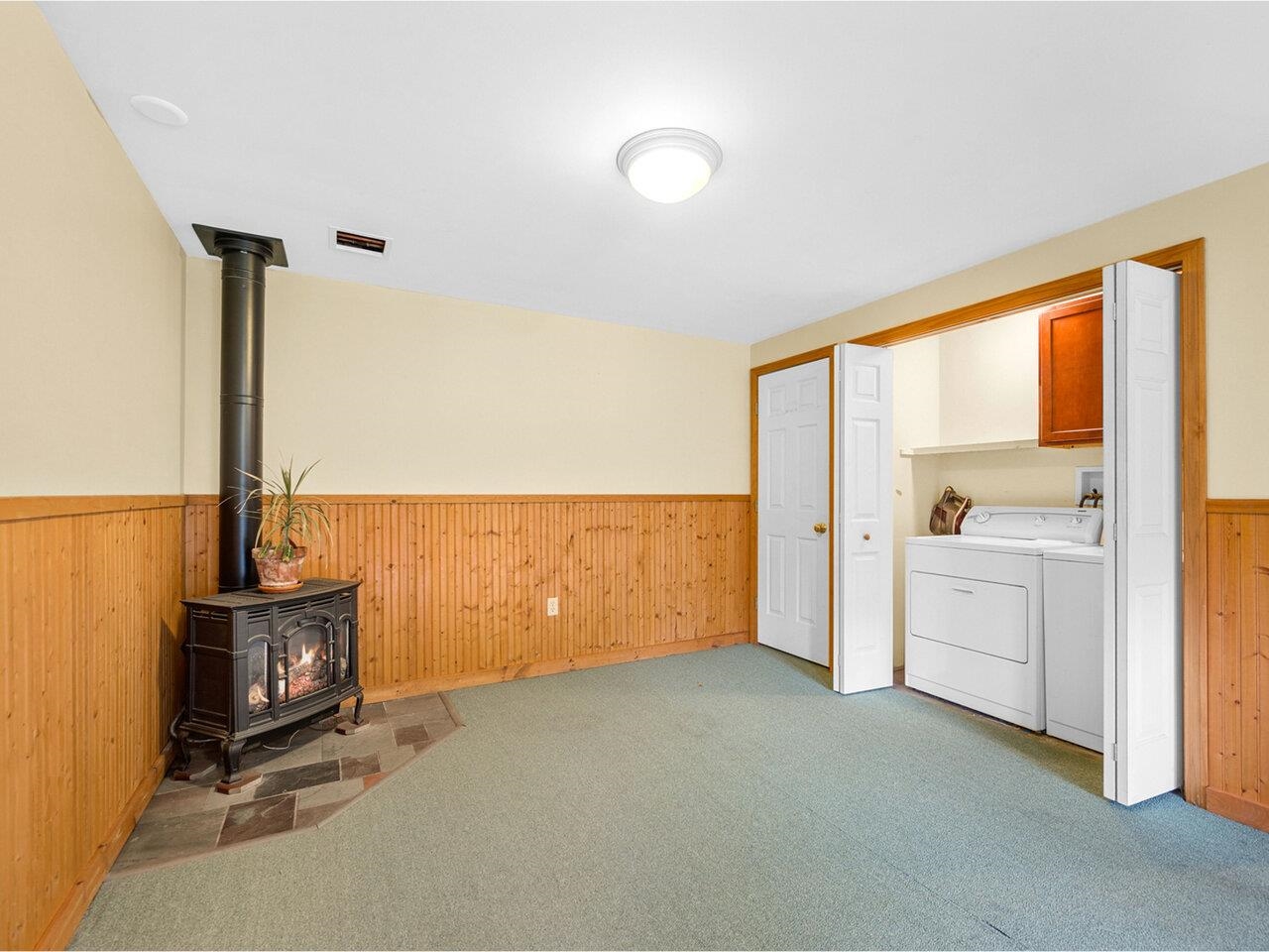 Lower level laundry/storage