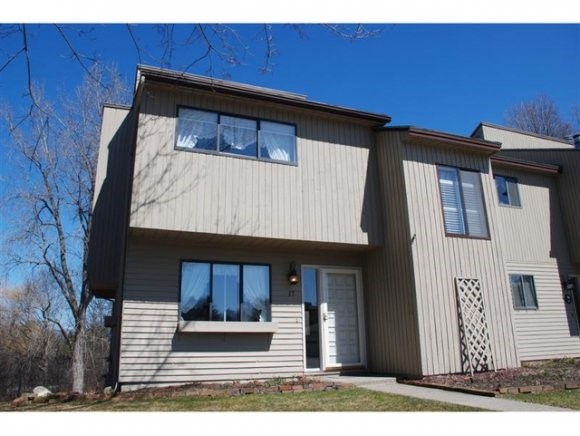17 Lexington Green, Unit 17