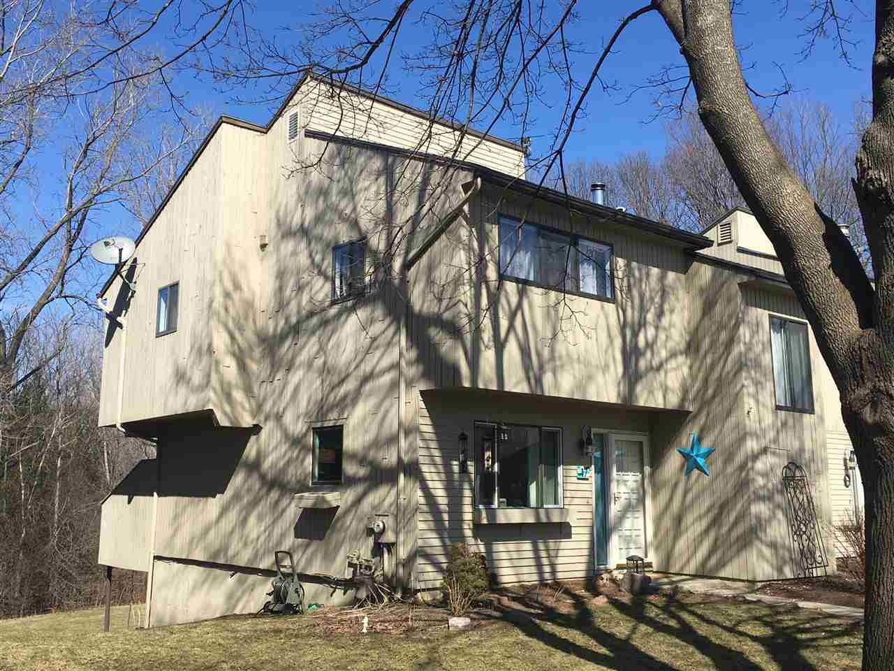 17 Lexington Green