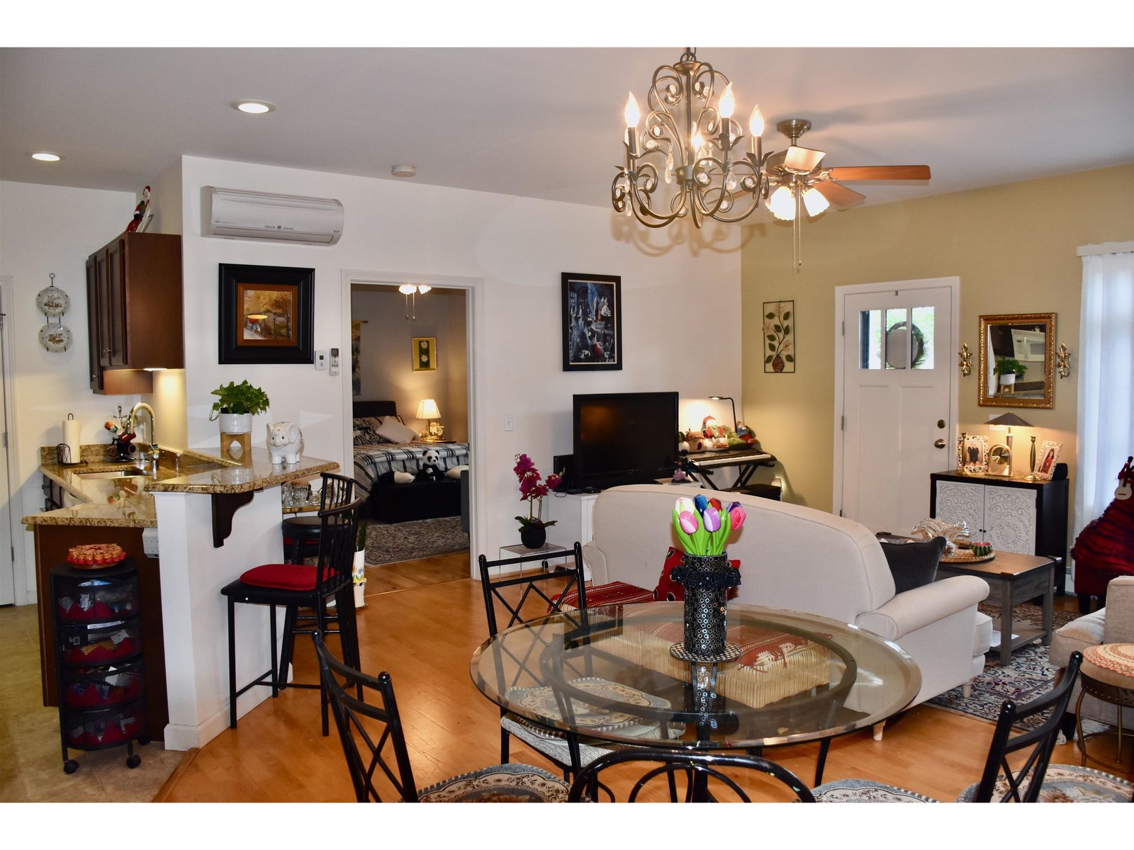 17 Madison Drive, Unit Unit 8 Triplex