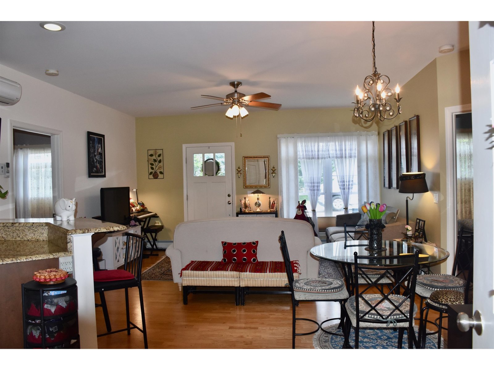 17 Madison Drive, Unit Unit 8 Triplex