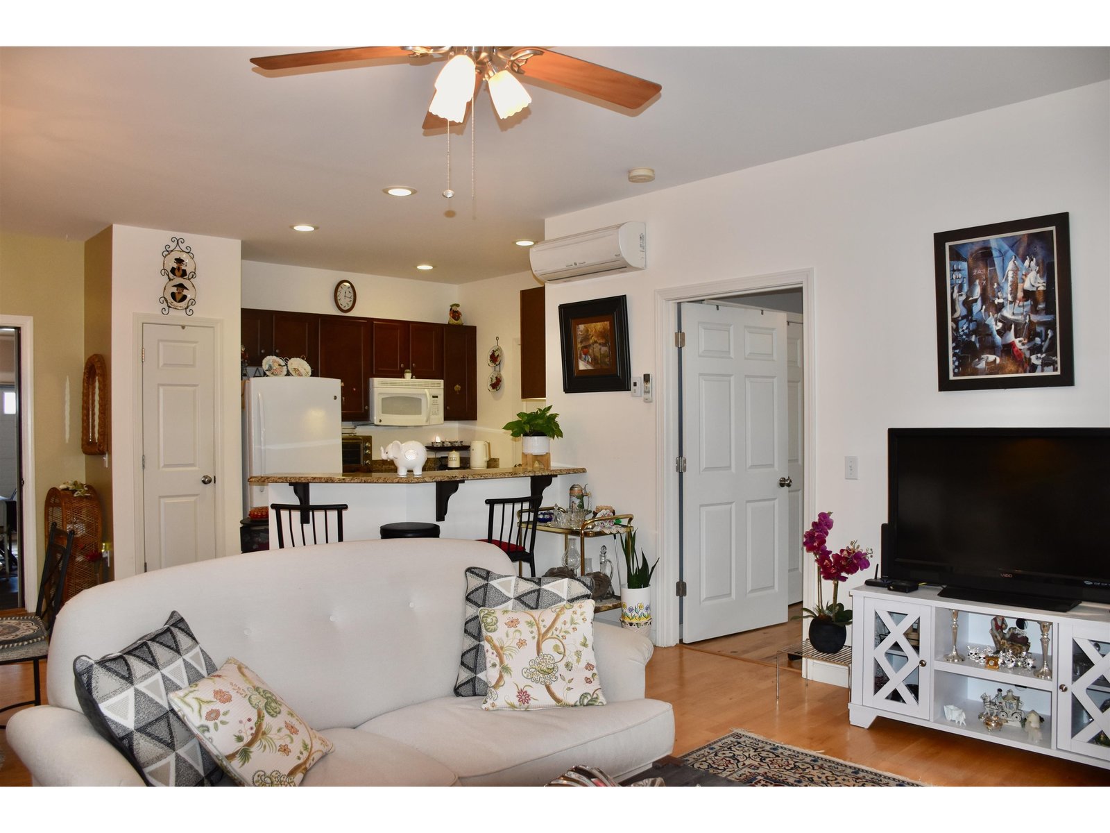 17 Madison Drive, Unit Unit 8 Triplex