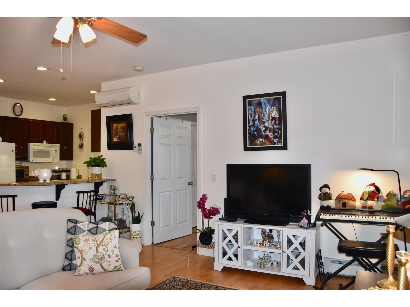 17 Madison Drive, Unit Unit 8 Triplex