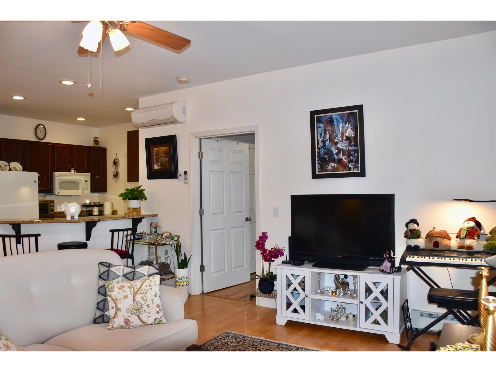 17 Madison Drive, Unit Unit 8 Triplex