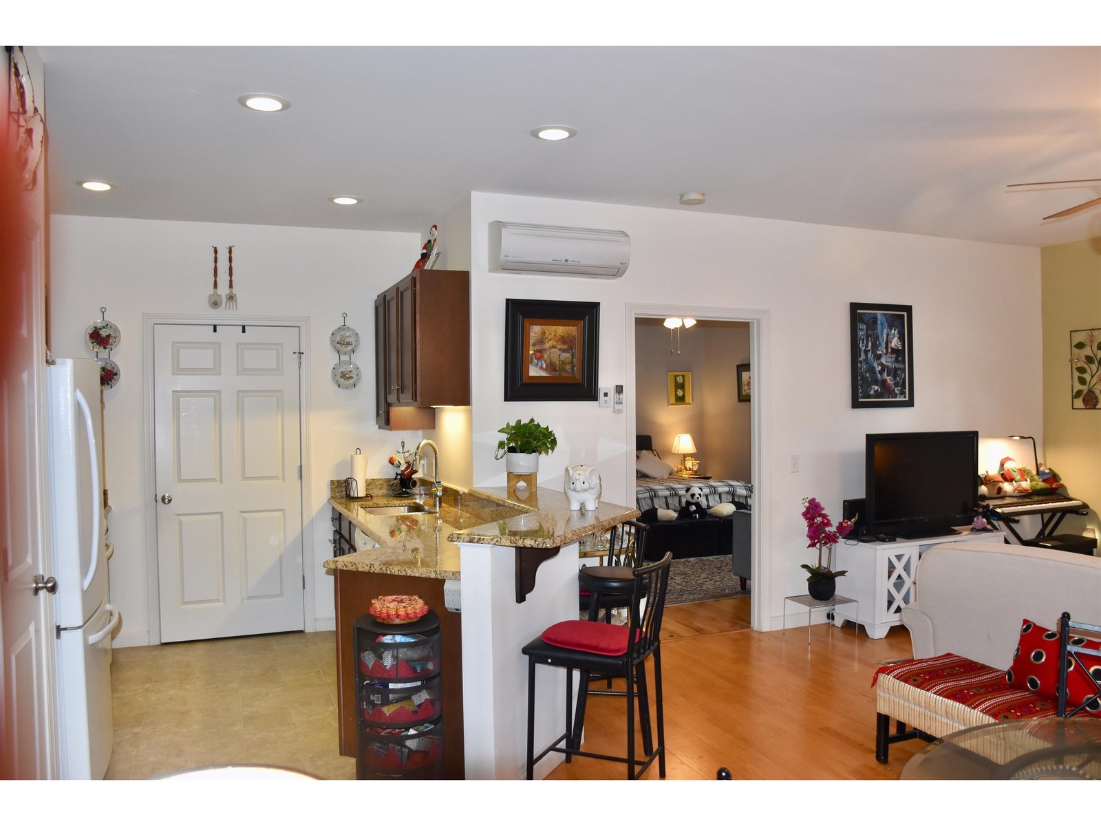 17 Madison Drive, Unit Unit 8 Triplex