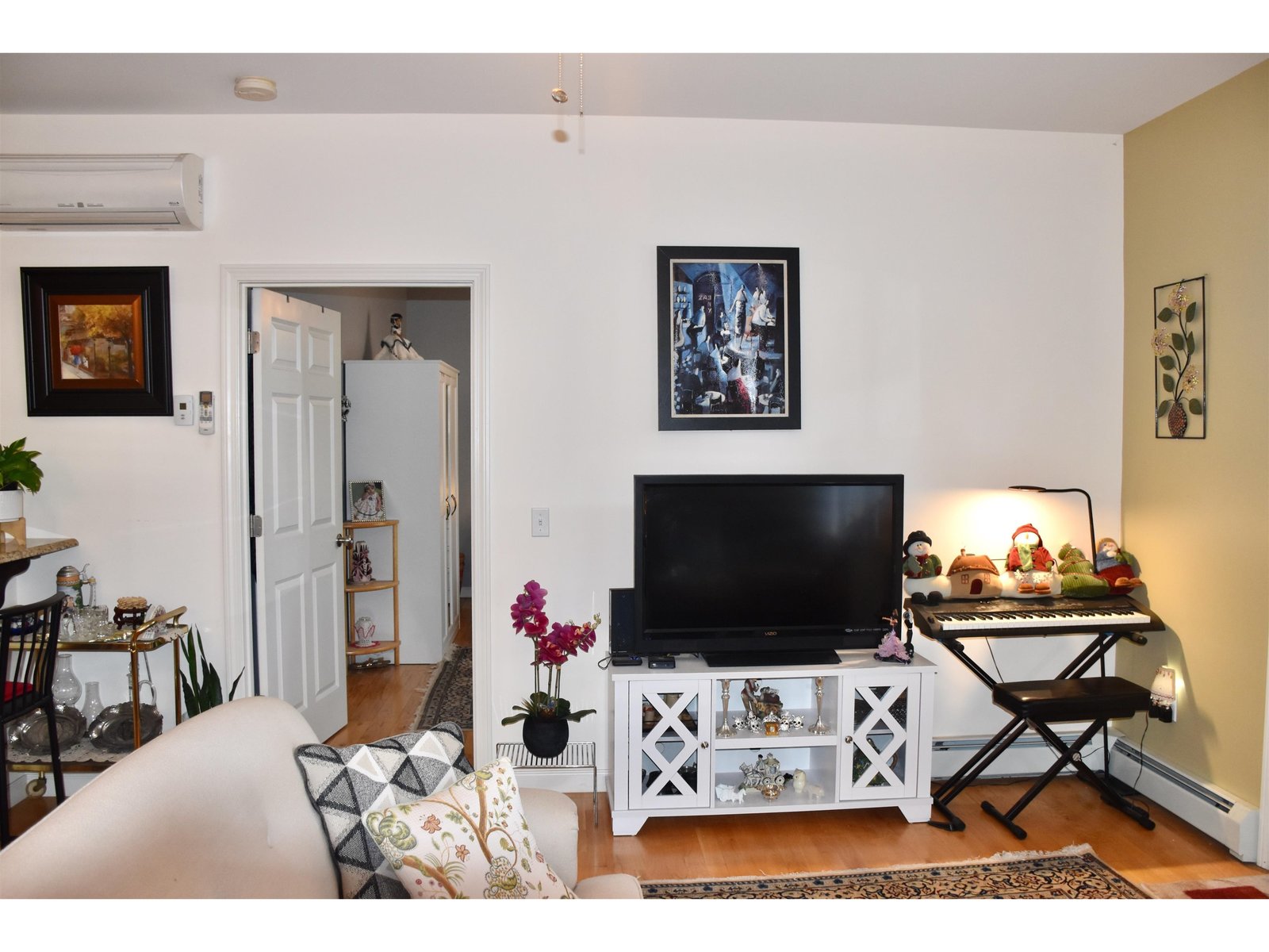 17 Madison Drive, Unit Unit 8 Triplex