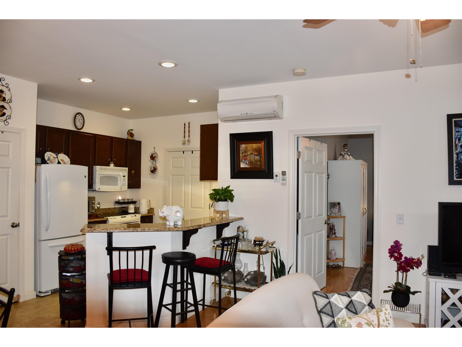 17 Madison Drive, Unit Unit 8 Triplex