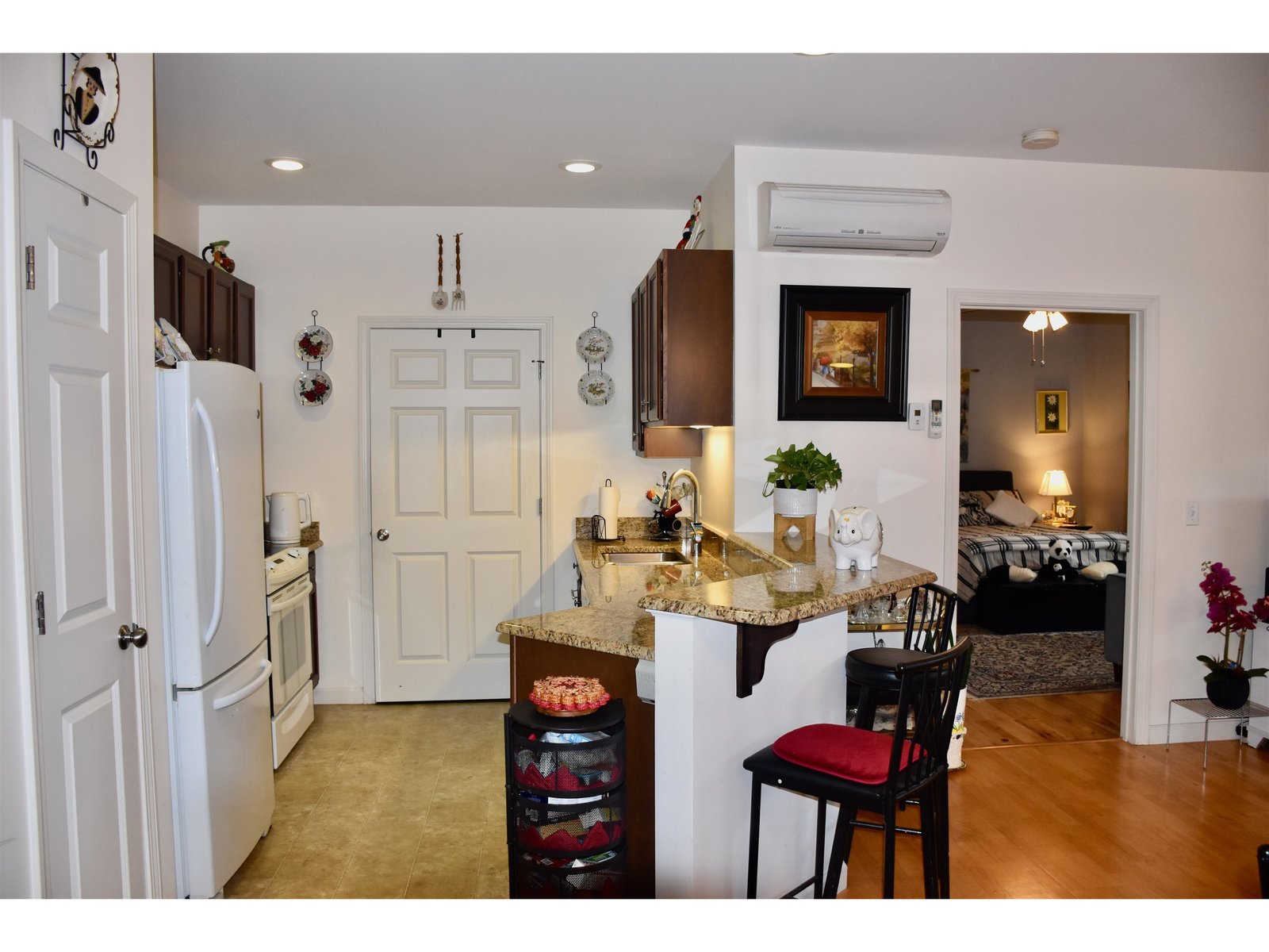 17 Madison Drive, Unit Unit 8 Triplex