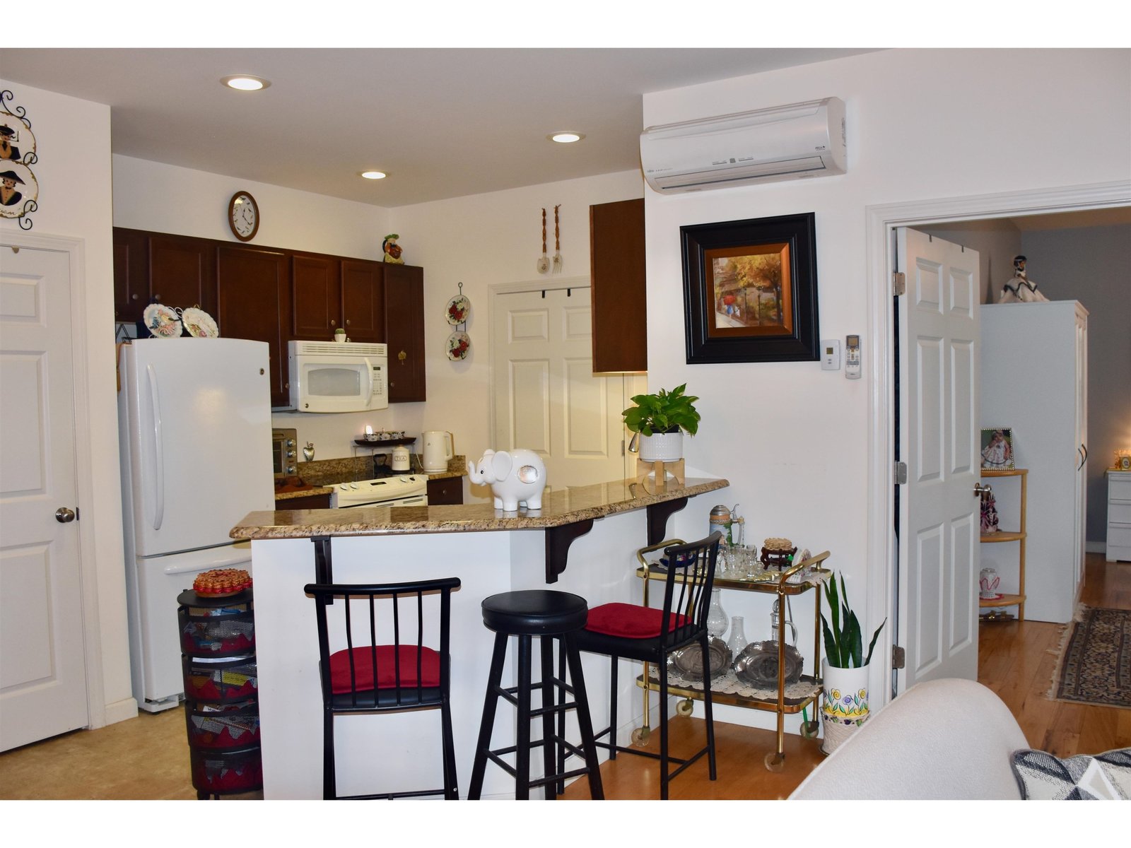17 Madison Drive, Unit Unit 8 Triplex