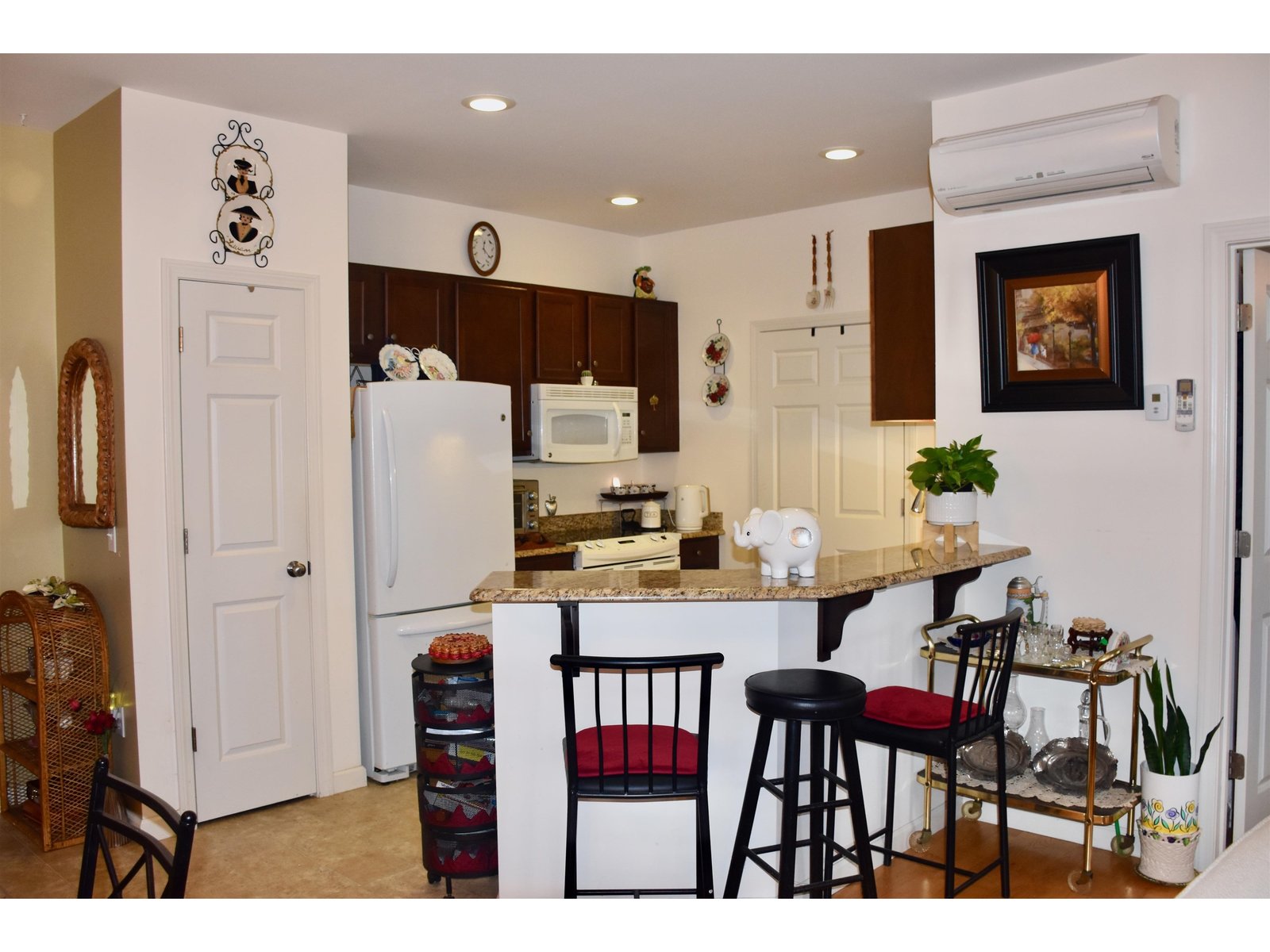 17 Madison Drive, Unit Unit 8 Triplex