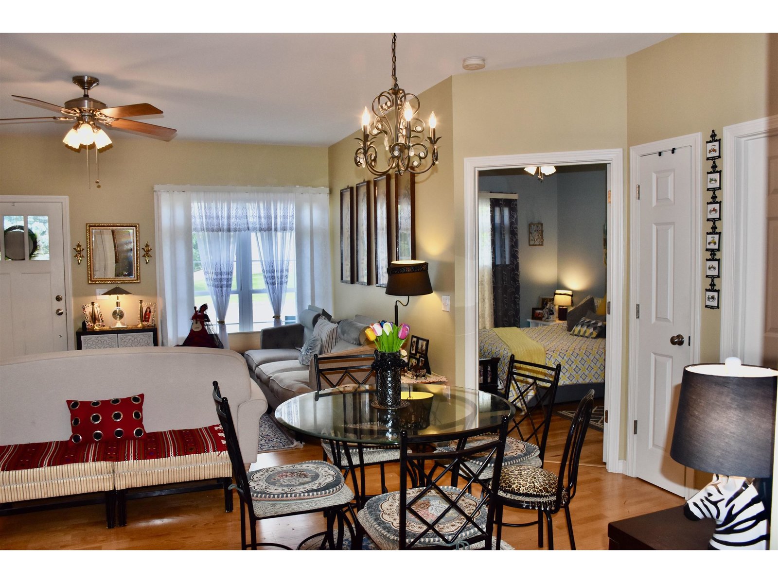 17 Madison Drive, Unit Unit 8 Triplex